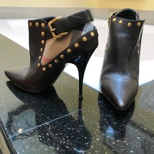 Gorgeous Burberry ankle boots